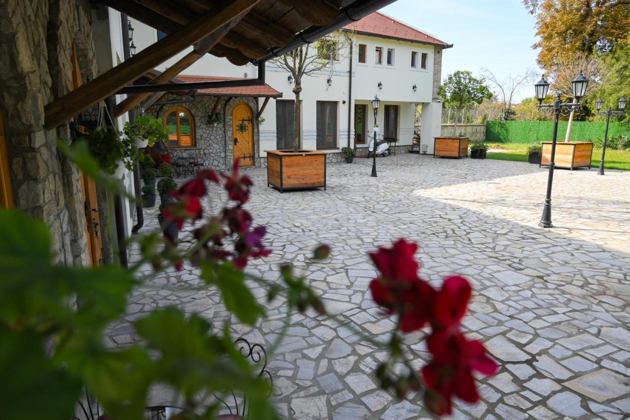 Twenty Park Aparthotel Kikinda ภายนอก รูปภาพ